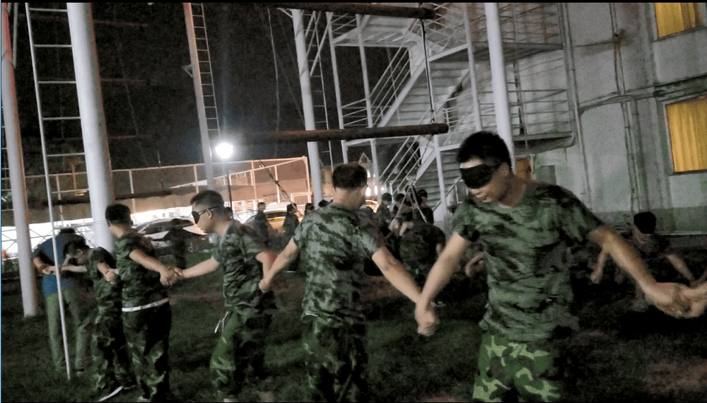 拓展训练项目 - 风雨人生路3.png